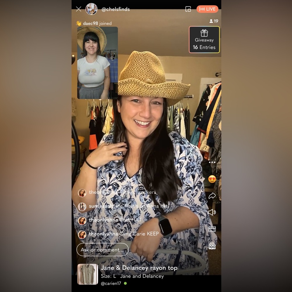 🤓Carien17 is live! Come say hi! 👋🏻🩵 - Picture 2 of 3